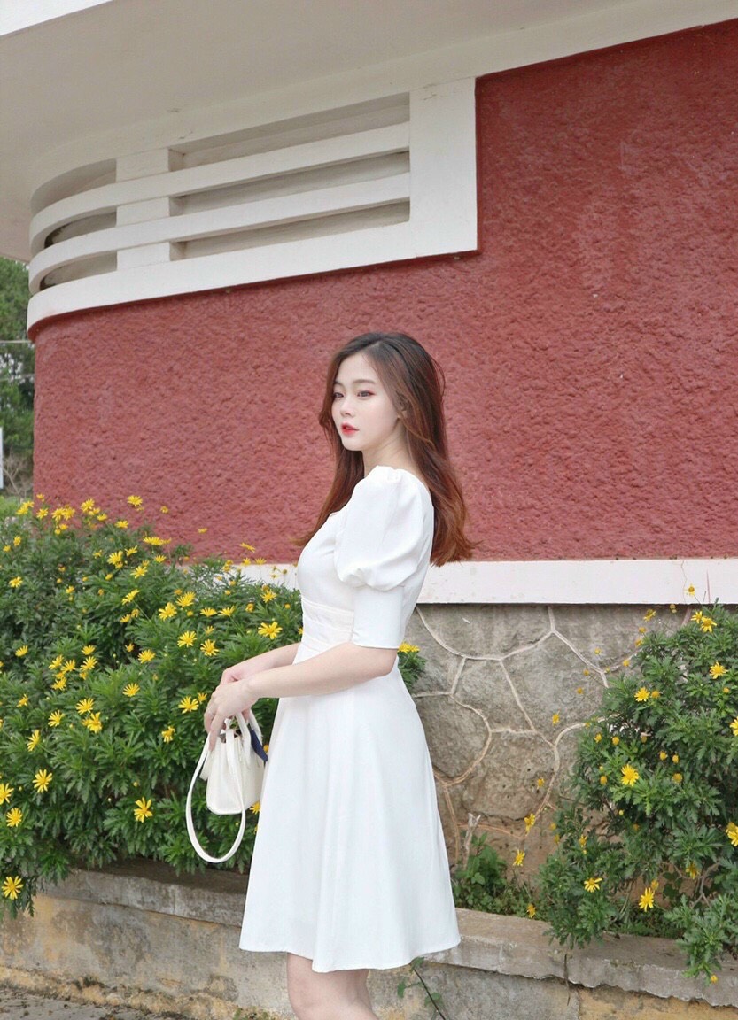 ĐẦM TRẮNG DỰ TIỆC CỔ ĐẮP XẾP LY DÁNG XÒE - Hình Shop Chụp