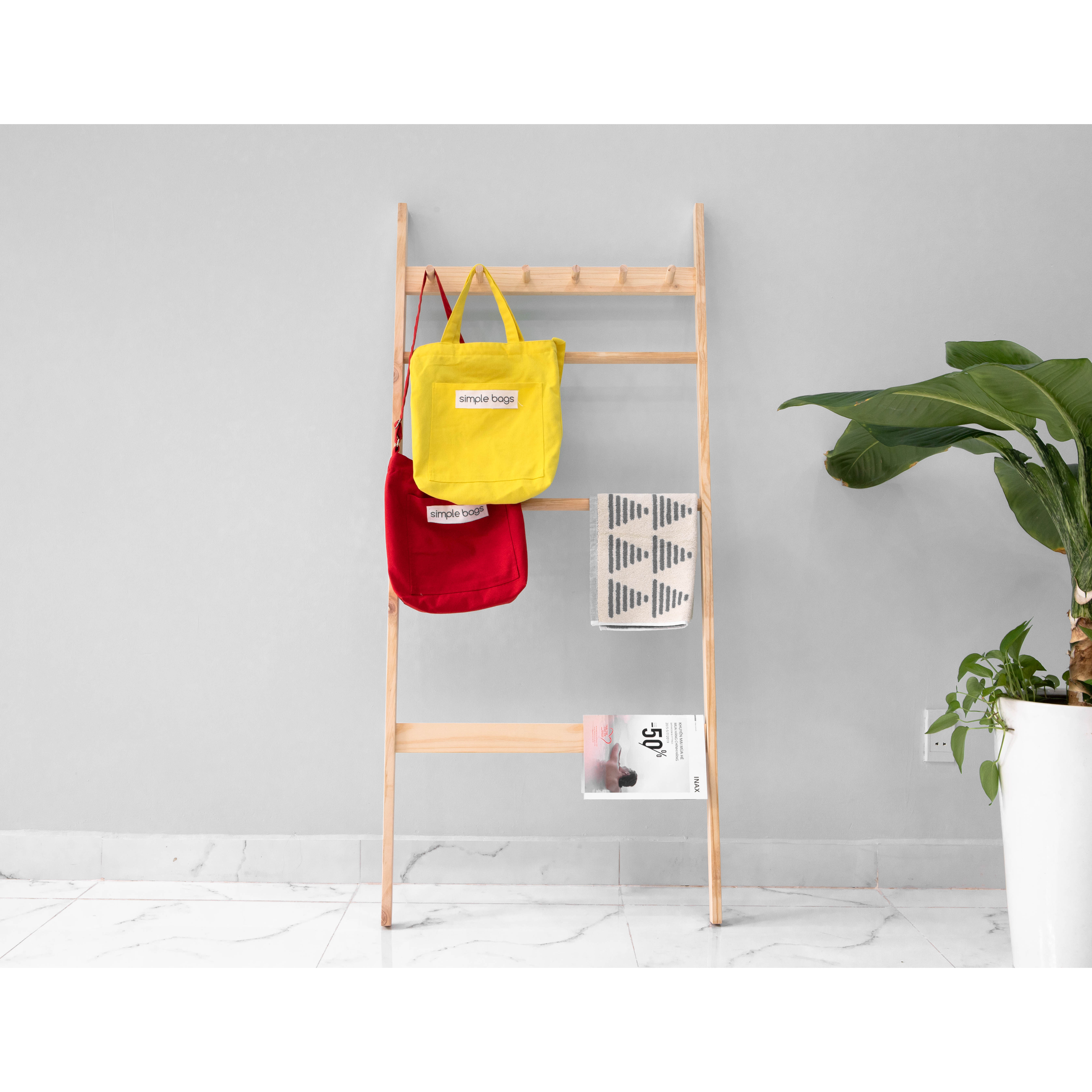 GIÁ TREO ĐỒ HÌNH THANG TRANG TRÍ, TREO ĐỒ HÀN QUỐC MÀU GỖ TỰ NHIÊN - C TOWEL LADDER NATURAL