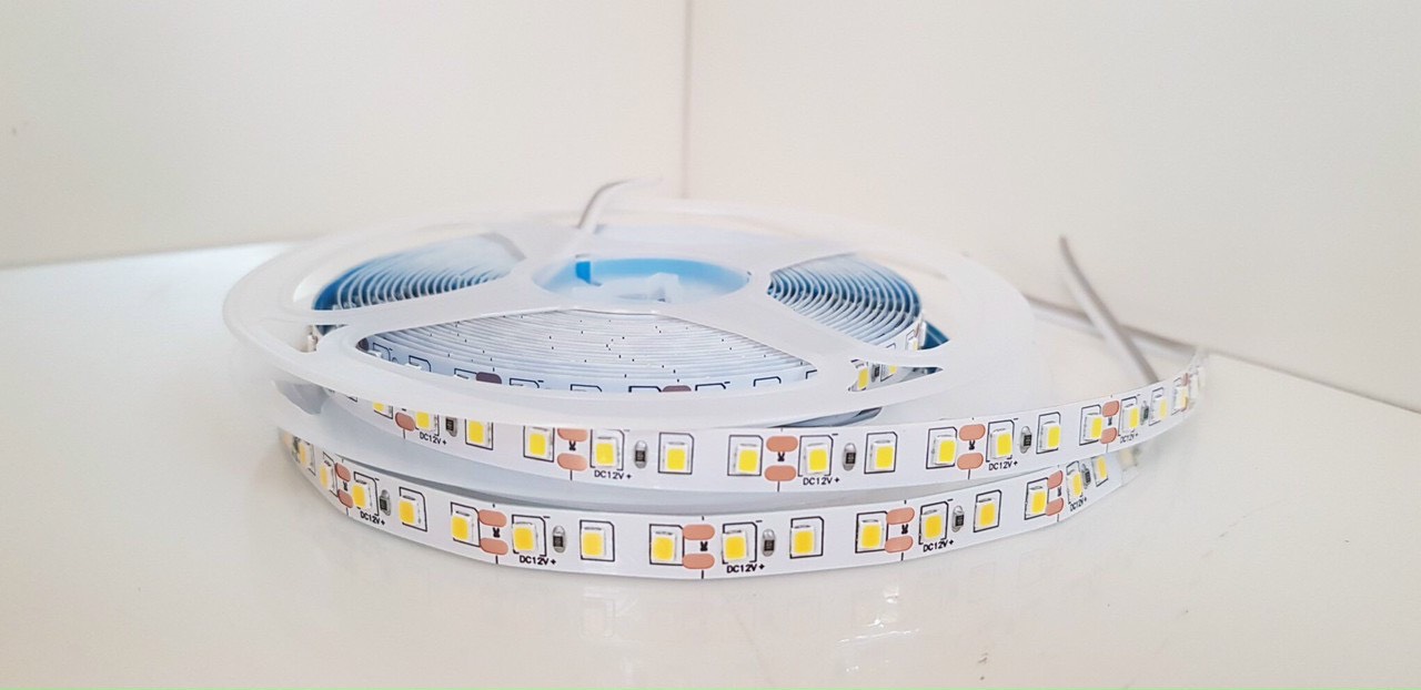 Led dán 5m không keo 2835 sản phẩm trang trí tủ bếp, cạnh bàn, cạnh ghế, hắc trần