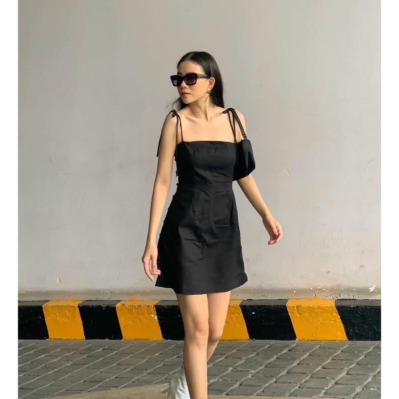 ĐẦM TRẮNG 2S FORM A ĐÍNH NÚT BỌC
