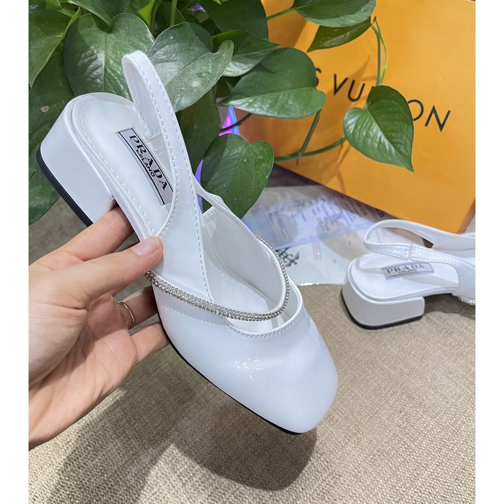 Sandal bít mũi vuông da bóng viền dây đá nhỏ - 3P