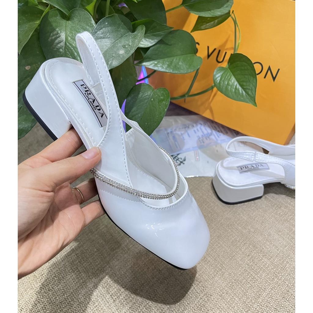 Sandal bít mũi vuông da bóng viền dây đá nhỏ - 3P