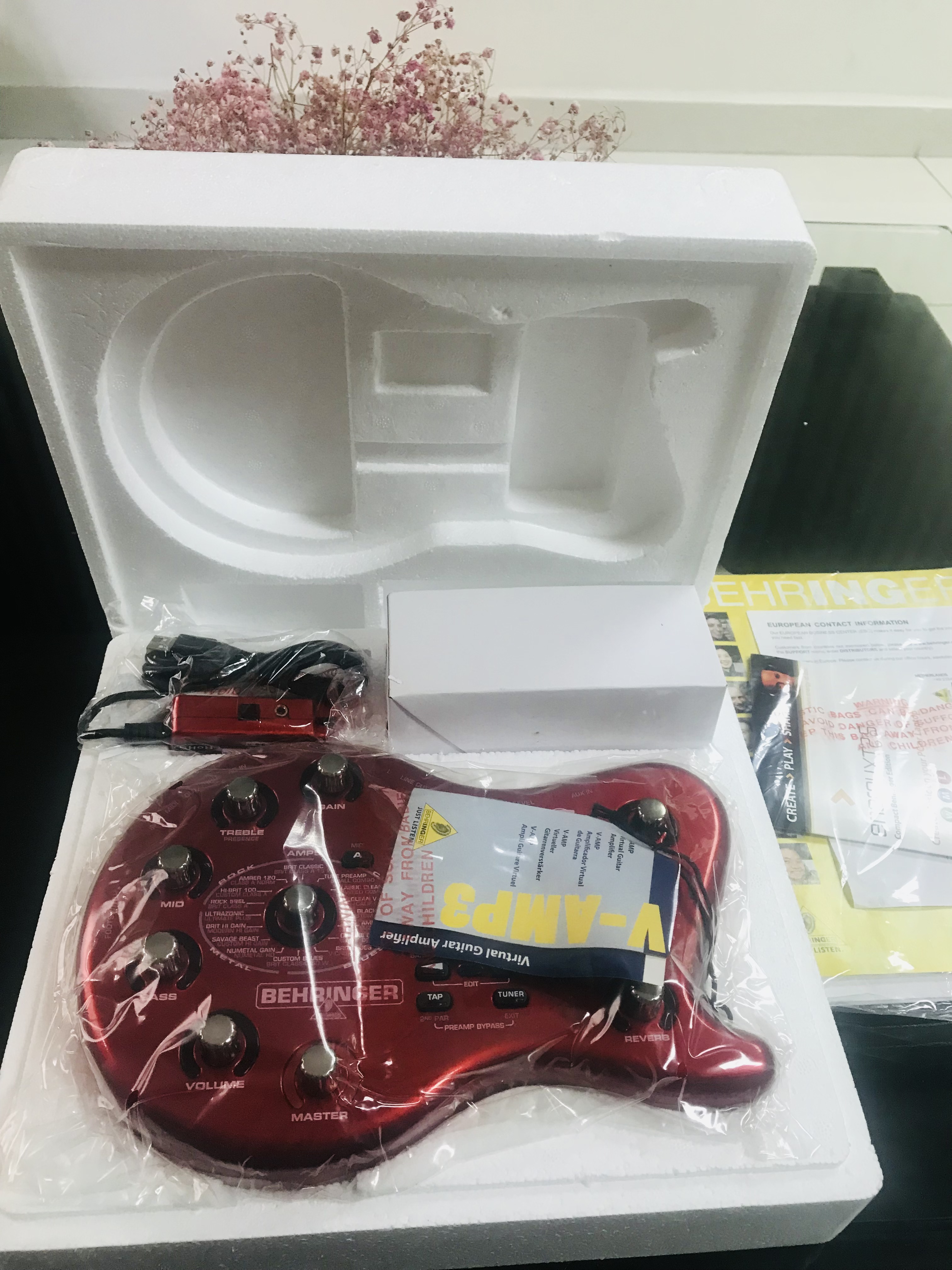 Effect cho đàn ghi ta (Guitar Amp Modeler and Multi-Effects Processor) VAMP-3 Behringer - Hàng Chính Hãng