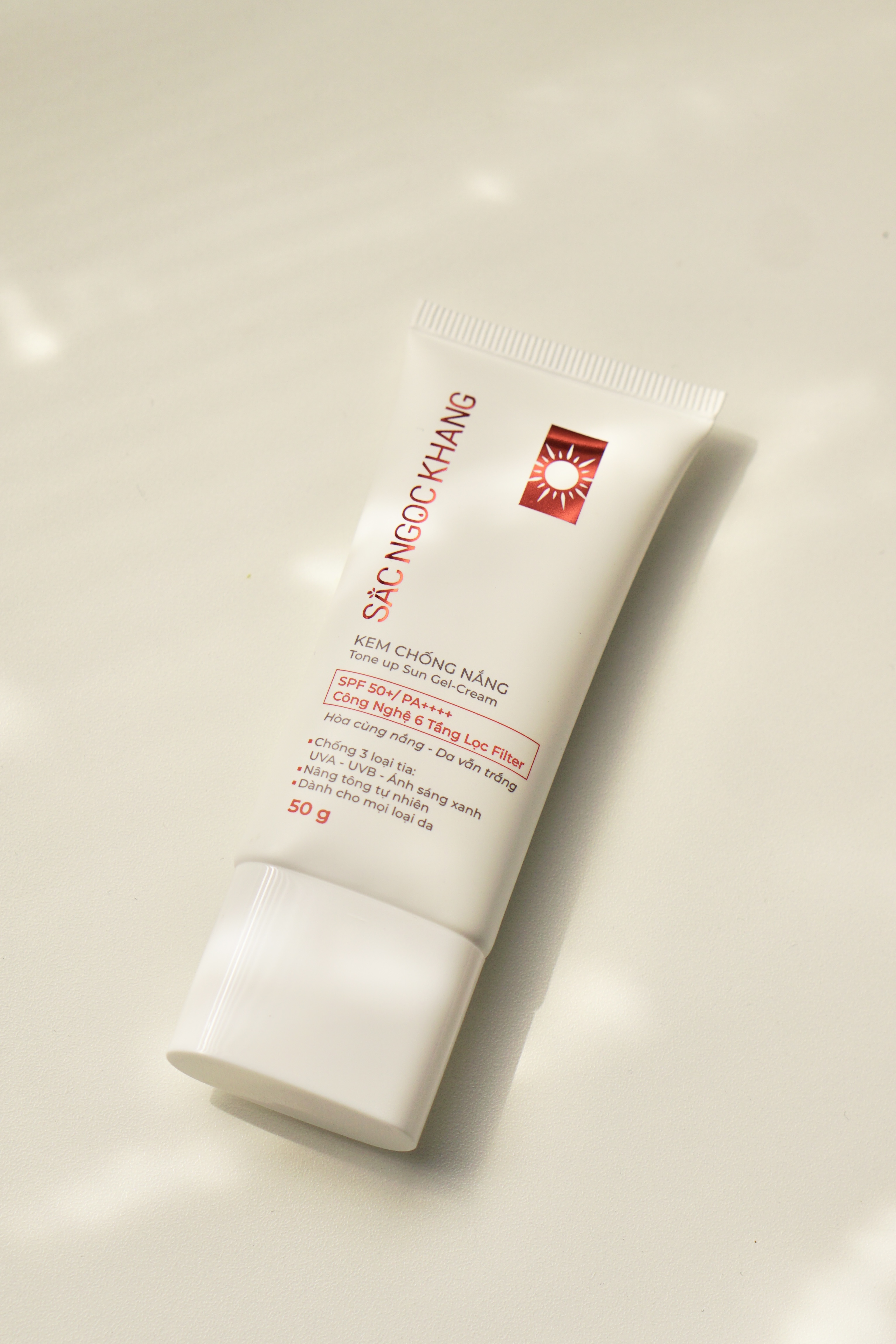 Kem chống nắng Sắc Ngọc Khang 50g giúp chống nắng hiệu quả với chỉ số SPF50, PA++++