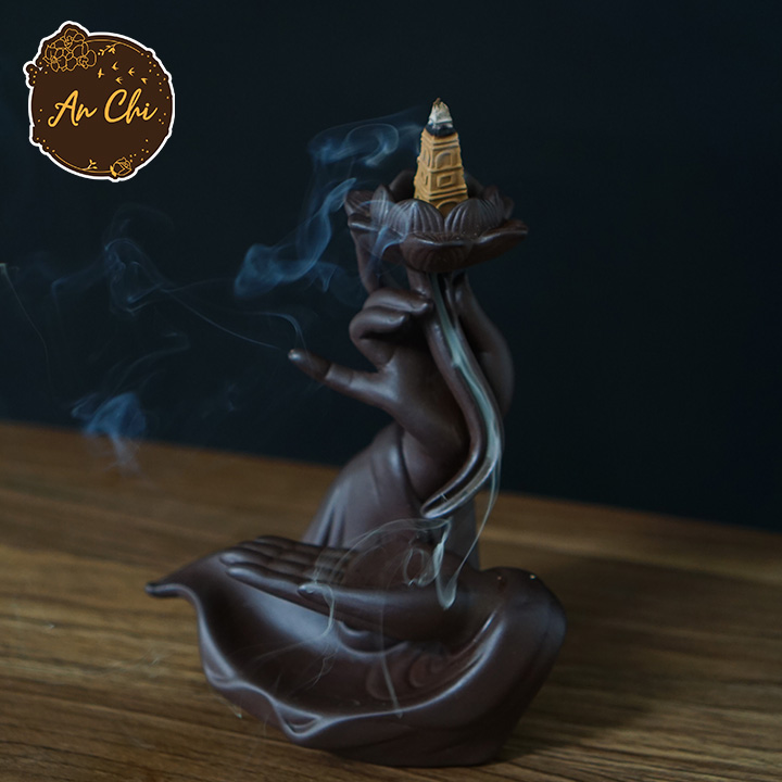 Nụ Trầm hương Organic An Chi được làm từ cây dó bầu lâu năm với hàm lượng trầm cao, cho mùi thơm nồng ấm và sạch, an toàn cho người dùng