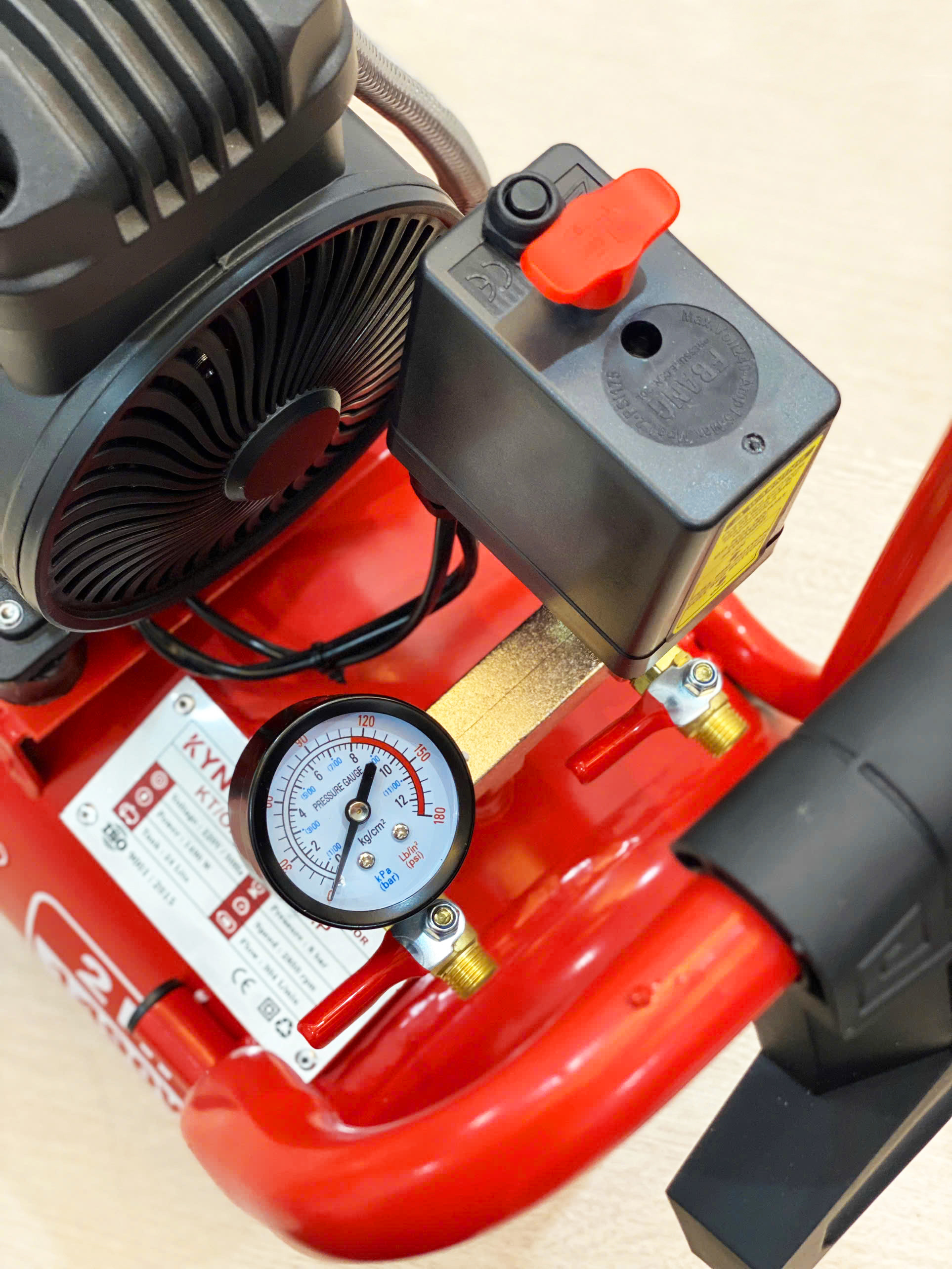 Máy nén khí sạch Kynko Kyntec KT/OFAT - 2402 - 2HP chính hãng