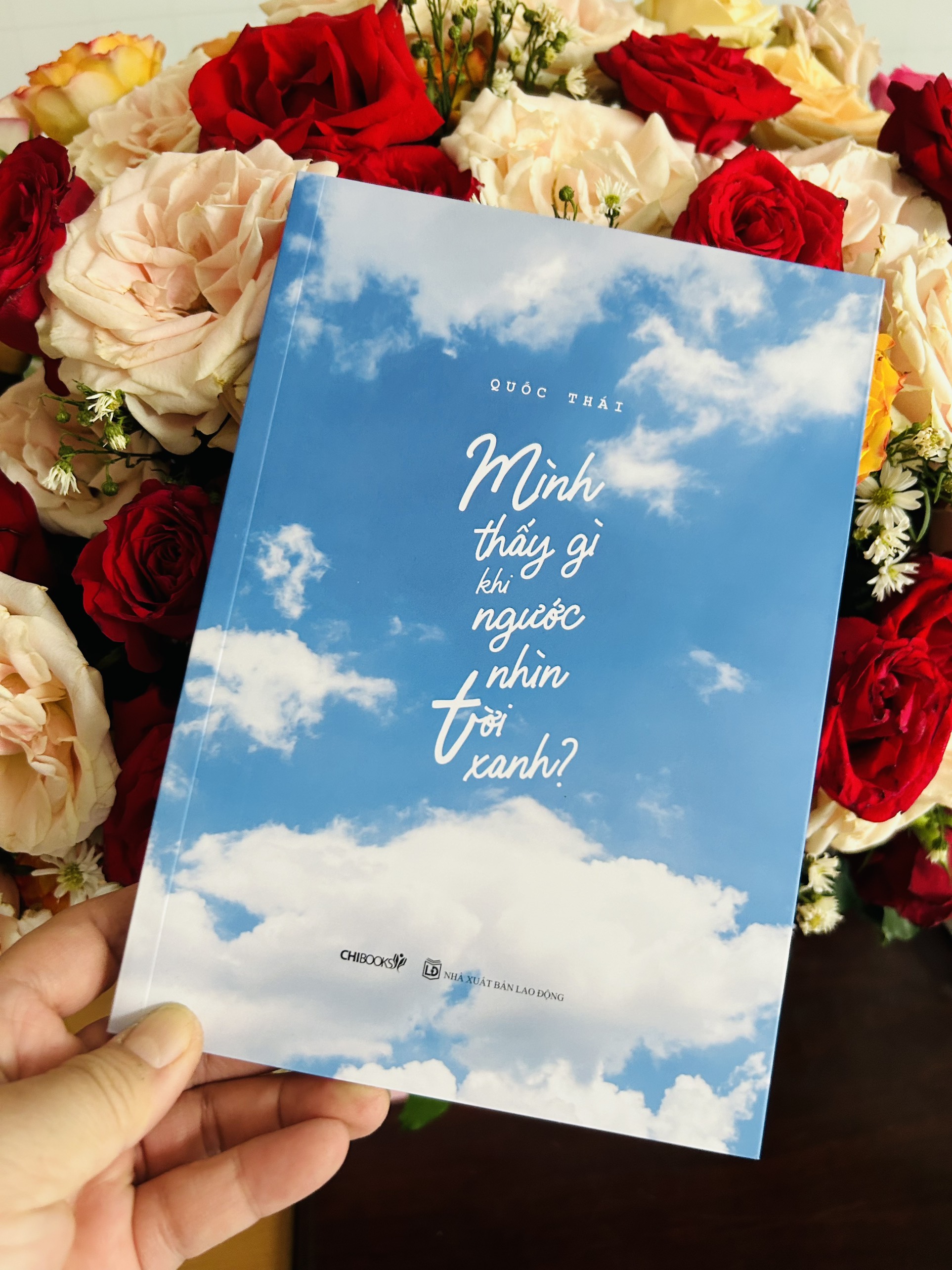 Sách: Mình thấy gì khi ngước nhìn trời xanh