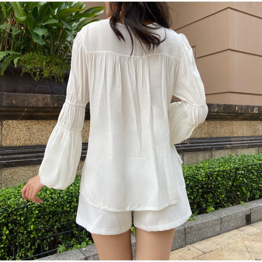 Áo kiểu nữ nhún thun màu trắng - Lovadova 22B08C001
