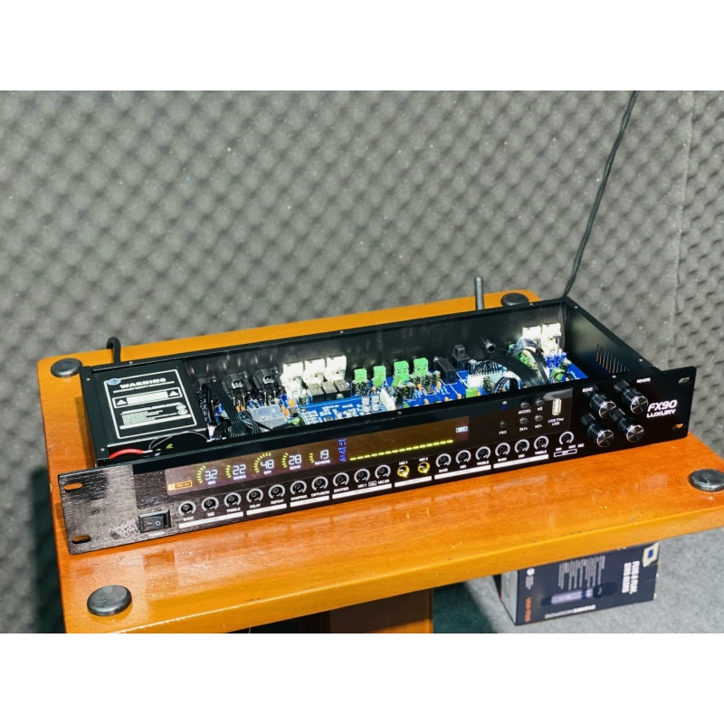 Vang Cơ Karaoke MTMAX FX90 Plus RV - 3 Chế Độ Effect Tiện Lợi Điểm nổi bật của Vang Cơ FX90 là chế độ reverb mới, giúp xử lý giọng hát trở nên ngọt ngào và luyến láy hơn, mang lại cảm giác chân thực cho người dùng khi sử dụng HÀNG CHÍNH HÃNG