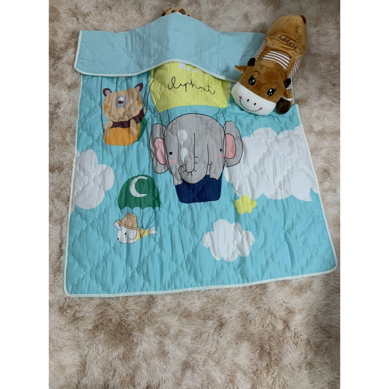 Chăn cotton cho bé đến trường Kiss03