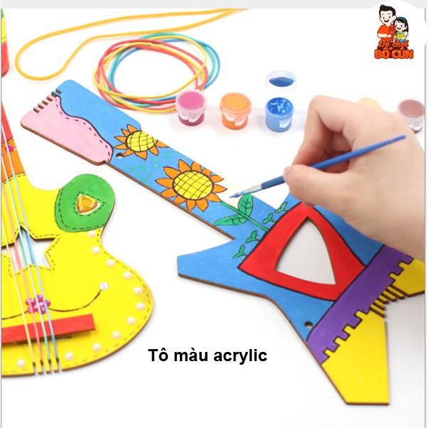Đàn guitar gỗ thủ công tô màu, bé tự do sáng tạo