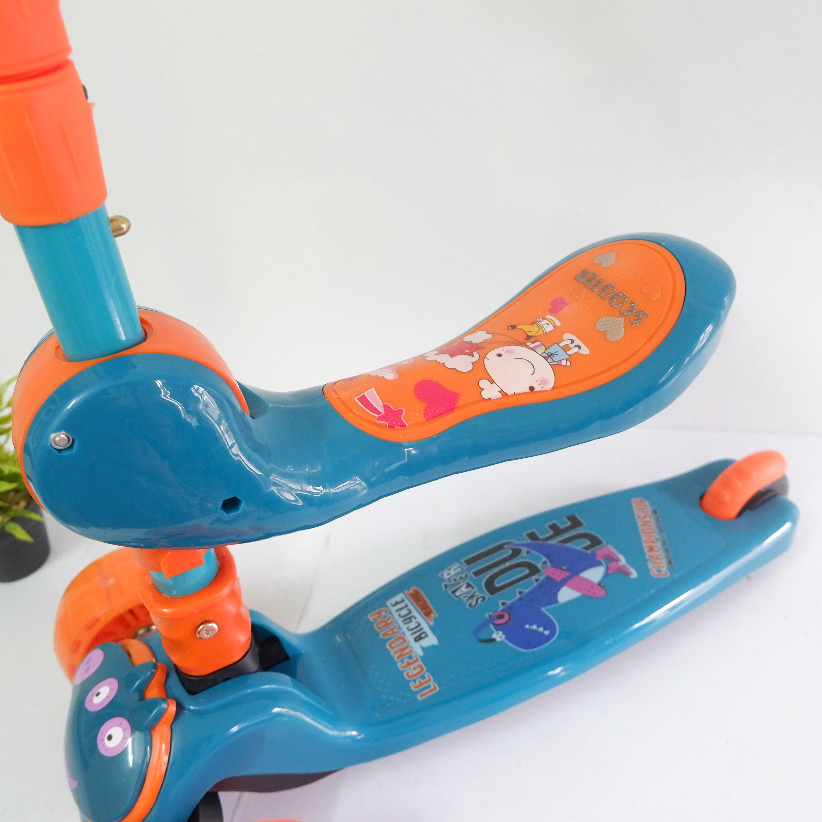 XE SCOOTER NHÚN LẮC LÀ ĐI- NHIỀU CHỨC NĂNG THỎA SỨC CHO TRẺ VẬN ĐỘNG - YÊN GHẾ GẤP GON, TAY LÁI NÂNG HẠ, ĐÈN NHẠC, QUẸO NGHIÊNG TRÁI PHẢI, CHƠI ĐƯỢC Ở NHIỀU LOẠI ĐỊA HÌNH
