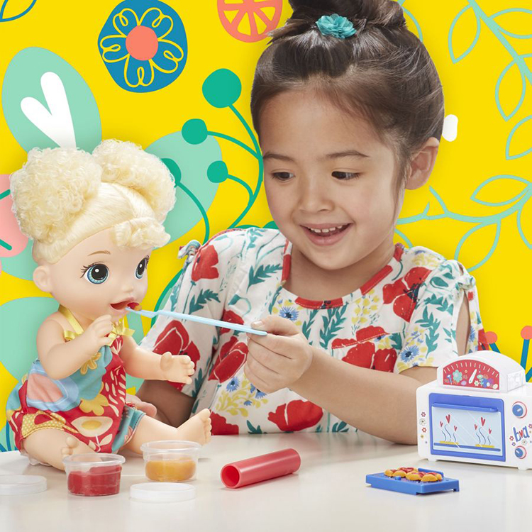 Bé Emma Ăn Bánh Nướng Baby Alive E1947