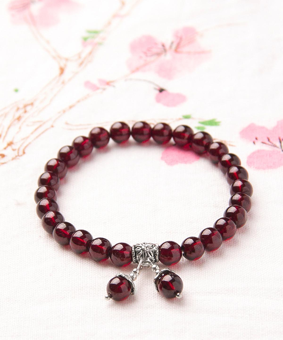 Vòng tay đá Garnet phối hạt đôi treo mệnh hỏa, thổ - Ngọc Quý Gemstones