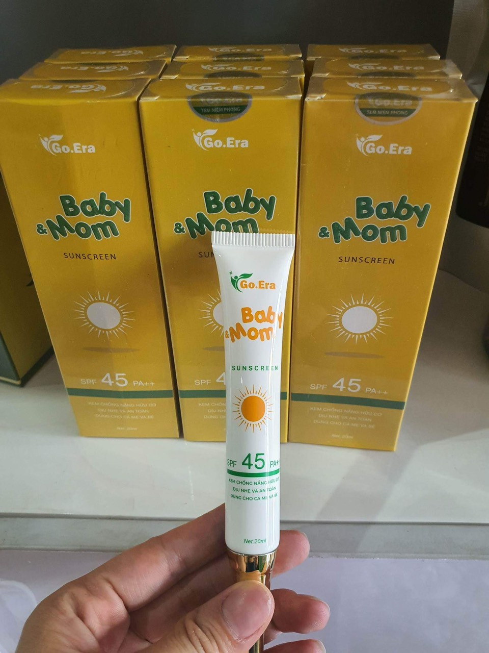 KEM CHỐNG NẮNG BABY & MOM SPF 45 PA +++ 20ML Dịu Nhẹ, An Toàn Cho Mẹ Và Bé