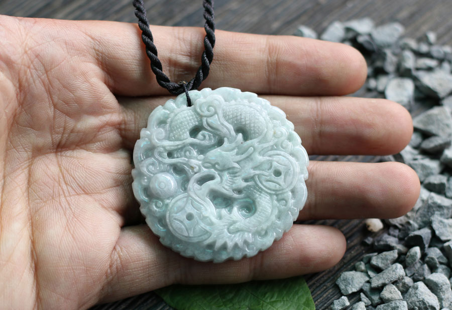 Mặt Dây Chuyền Cẩm Thạch Chạm Rồng Ngọc Quý Gemstones MD40