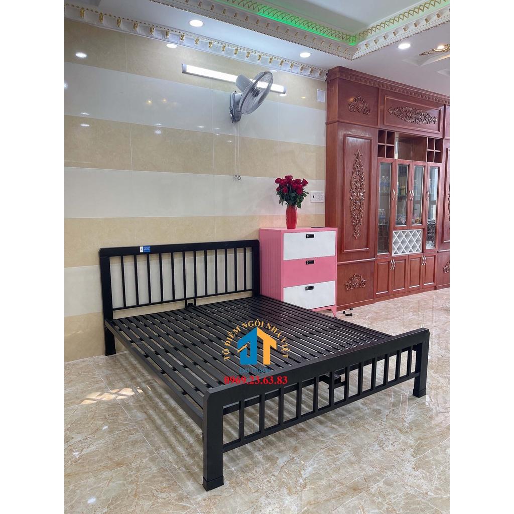 Giường sắt mỹ nghệ vuông ĐẠI THÀNH 1M4X2M