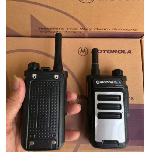 Bộ 3 Bộ đàm Motorola XPR-470 + 3 Tai nghe - Hàng nhập khẩu