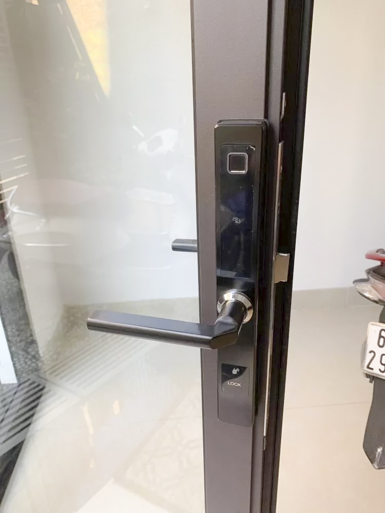 Khóa vân tay Smart Lockdoor Homesheel L3 MÀU ĐEN