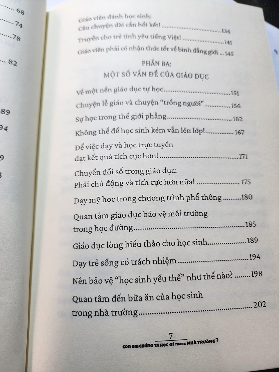 Con em chúng ta học gì trong nhà trường? - Nguyễn Minh Hải