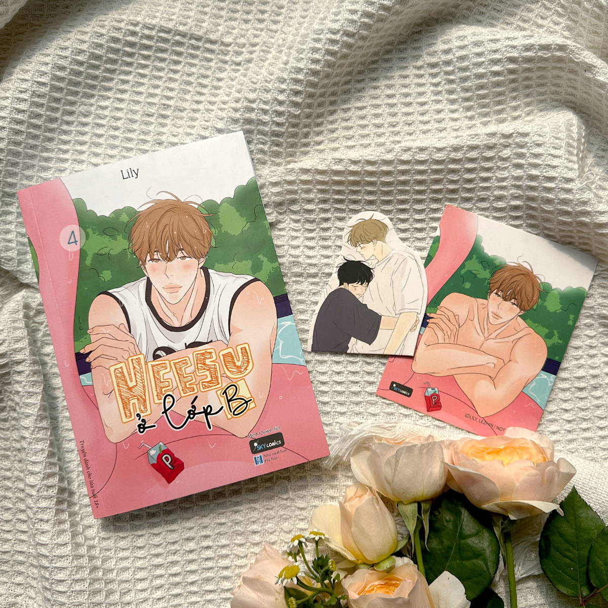 Heesu Ở Lớp B - Tập 4 - Tặng Kèm Bookmark Bế Hình Bồi Cứng + Postcard Bồi Cứng