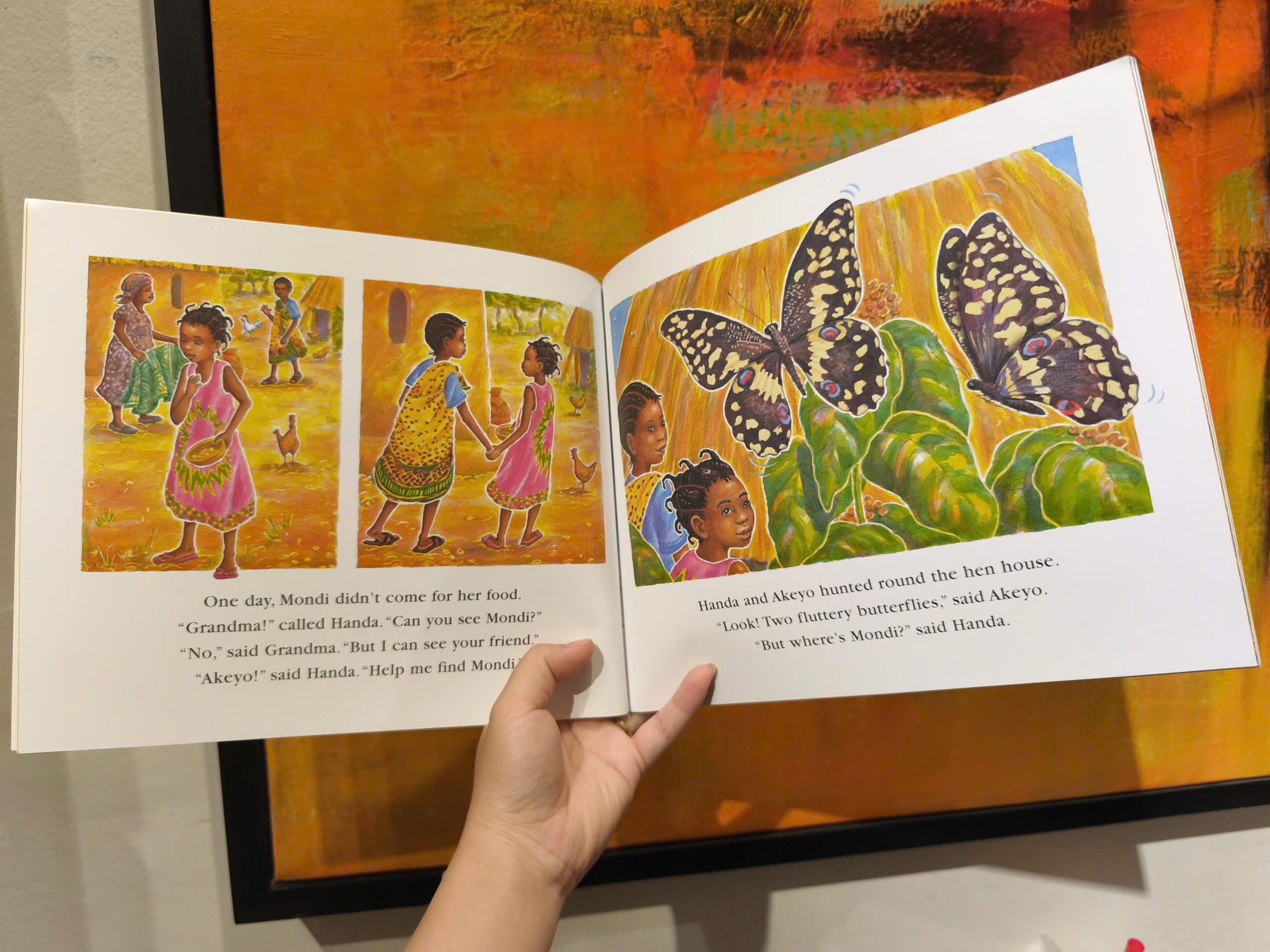 Sách - Handa's Hen by Eileen Browne - Sách tiếng anh dành cho trẻ em