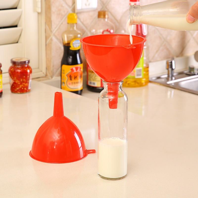 Phễu Nhựa Nhiều Màu Rộng 11cm Có Móc Treo Tiện Lợi