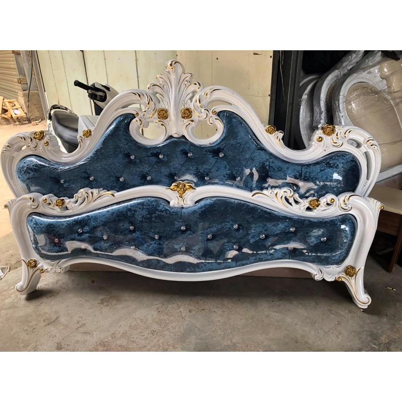 Giường tân cổ điển