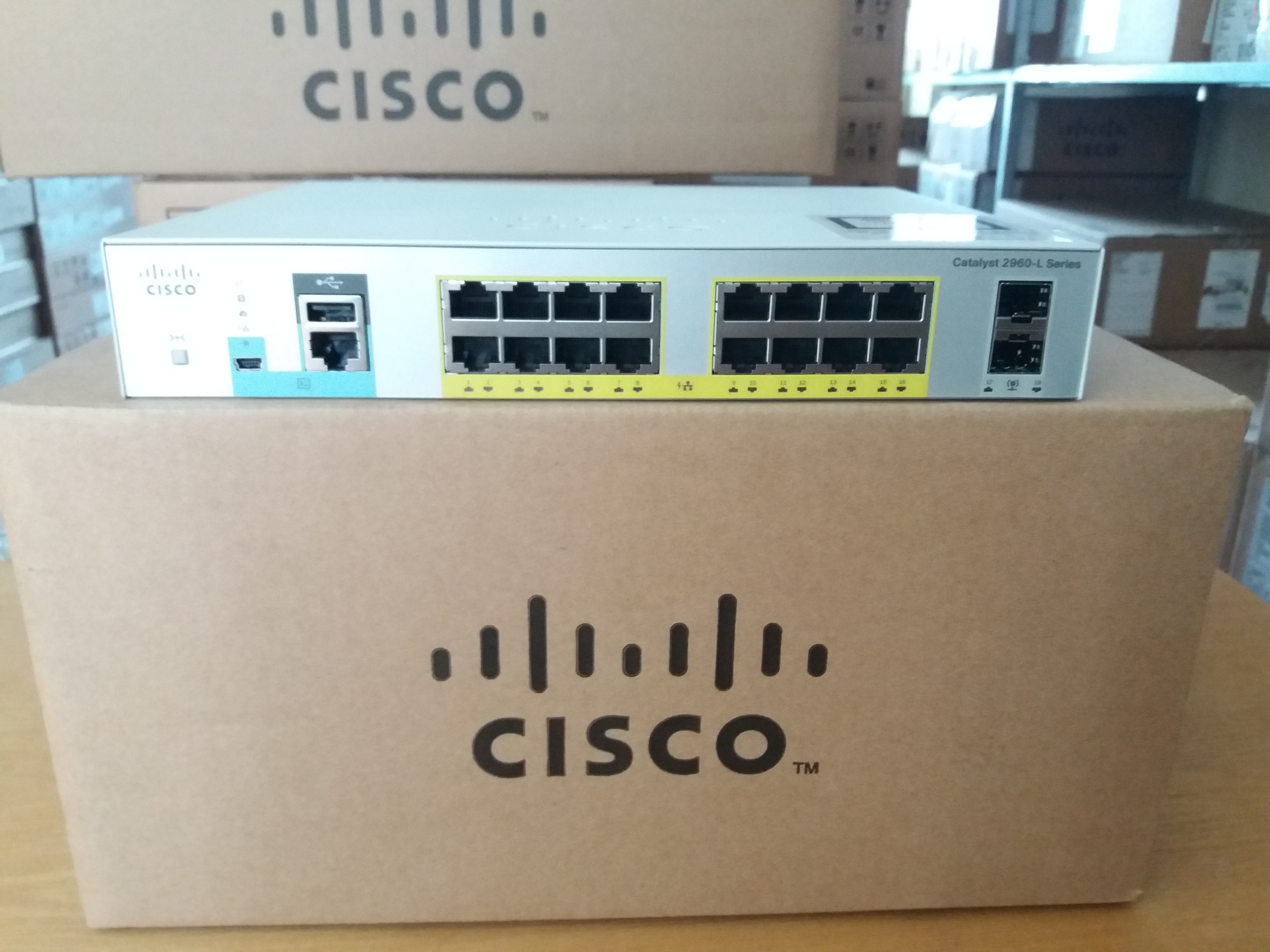 Switch Cisco WS-C2960L-16PS-LL 16 port GigE PoE 2x 1G SFP LAN Lite - Hàng Nhập Khẩu