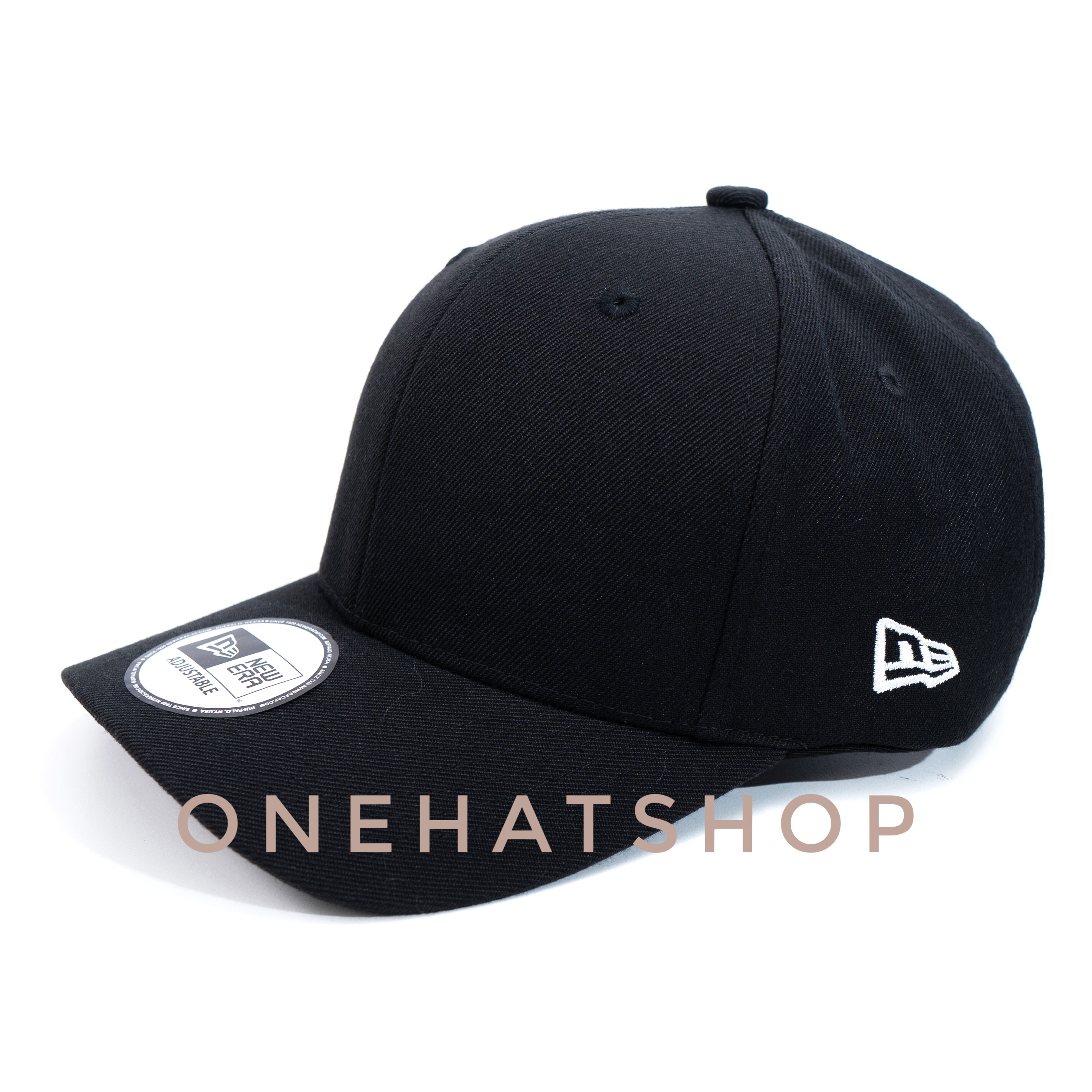 Nón lưỡi trai trơn đen Baseball cap phiên bản có tem - quai nút khoá dập logo - vải chất lượng cao