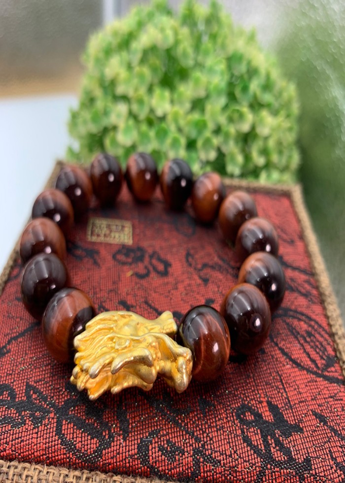 Vòng Đá Mắt Hổ Đỏ Charm Đầu Rồng Bạc Si Vàng