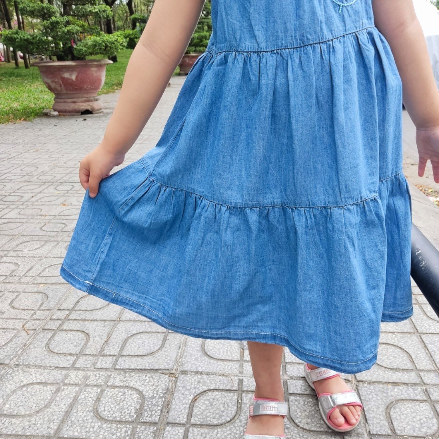 G00000513 Đầm jean maxi cho bé diện ngày hè, chất jean bò giấy nhẹ mát