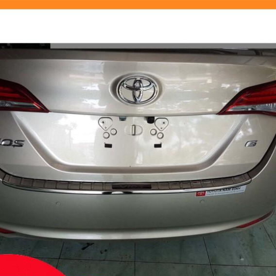 Bậc cốp dành cho Toyota Vios 2019 Inox- ốp chống trầy cốp ngoài