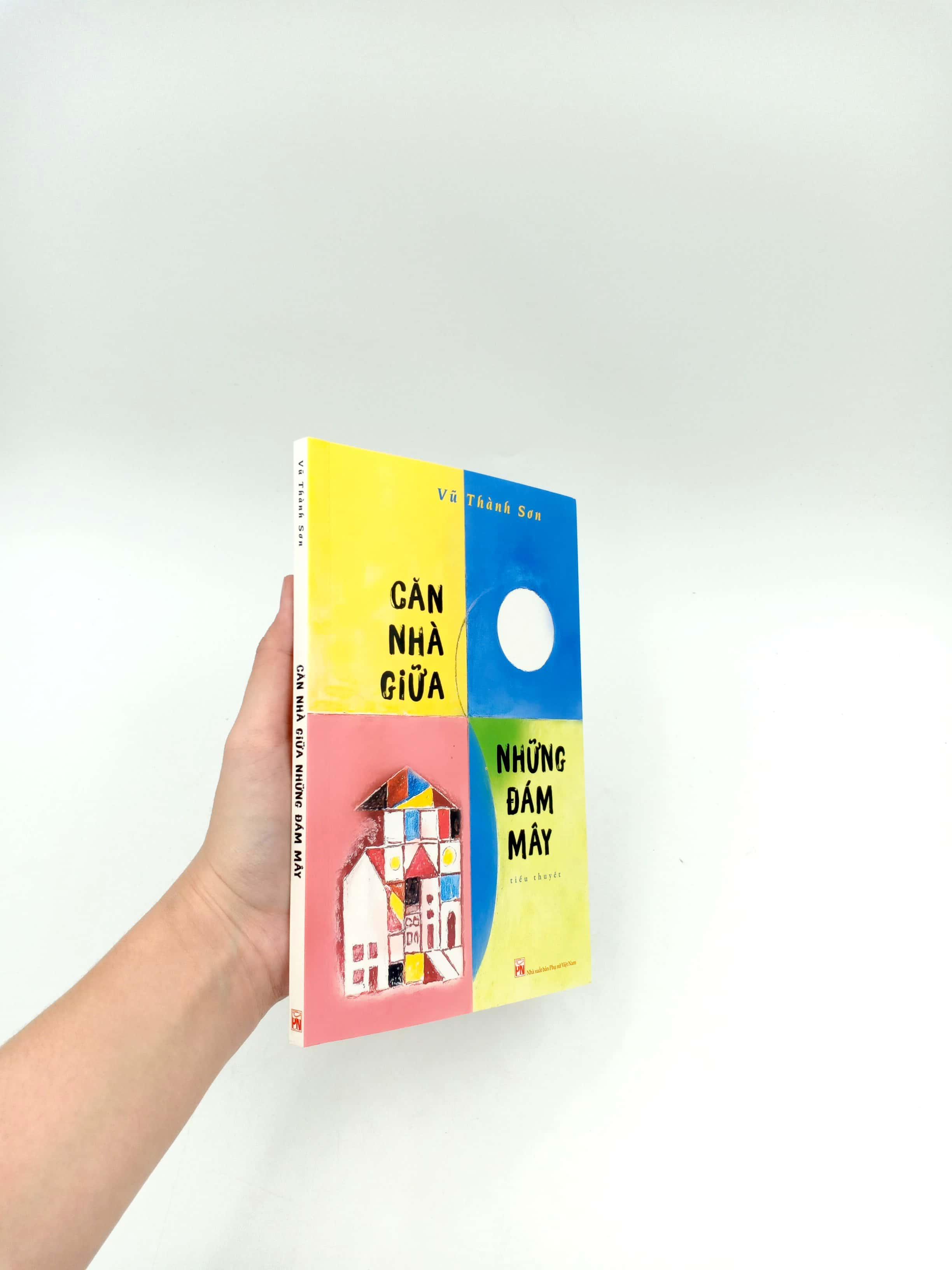 Căn Nhà Giữa Những Đám Mây (Tiểu Thuyết)