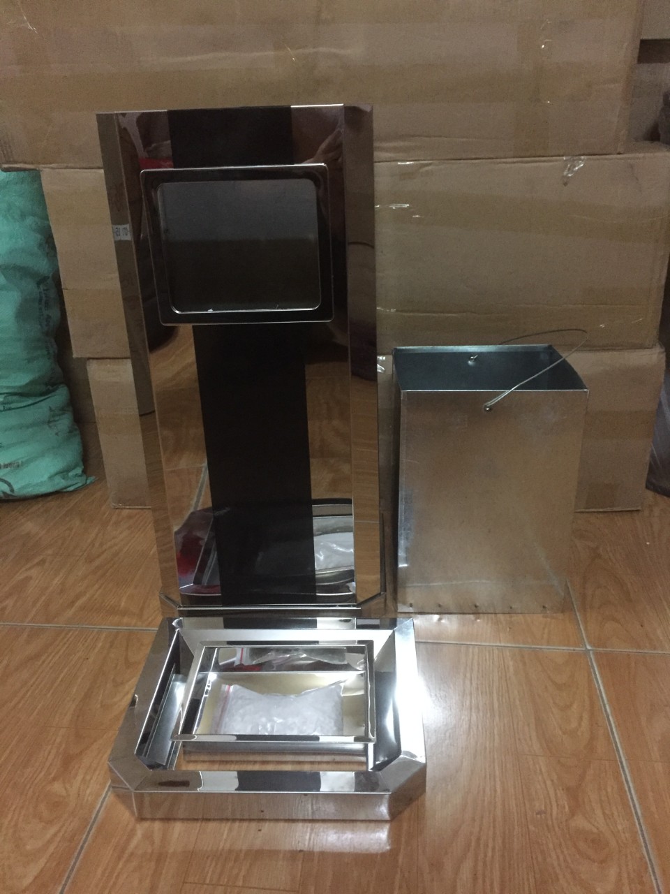 Thùng Rác Inox Gạt Tàn Vuông A61 - 320x260x650H
