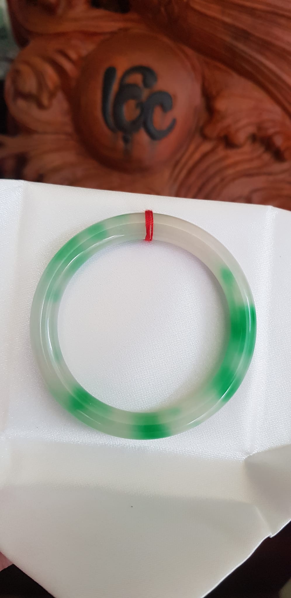 Vòng tay nữ đá Cẩm Thạch tự nhiên mới TR LÝ A Sịn 52mm x chột 8mm Vòng màu trắng vân xanh lý bóng đẹp nữ 50kg - 54kg đeo ạ