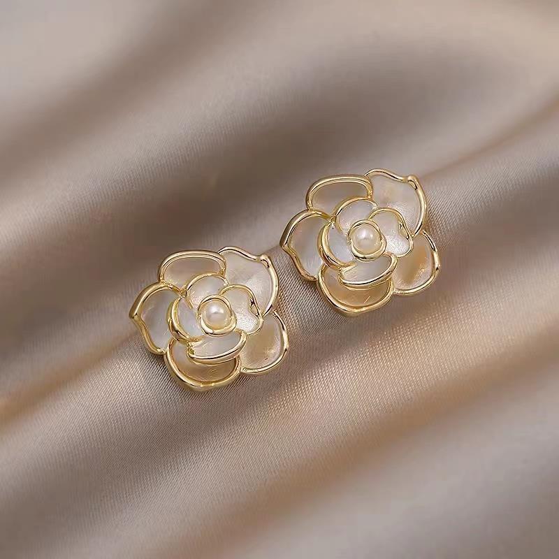 Khuyên tai bông tai nữ hoa trắng đẹp dự tiệc sang Ring House