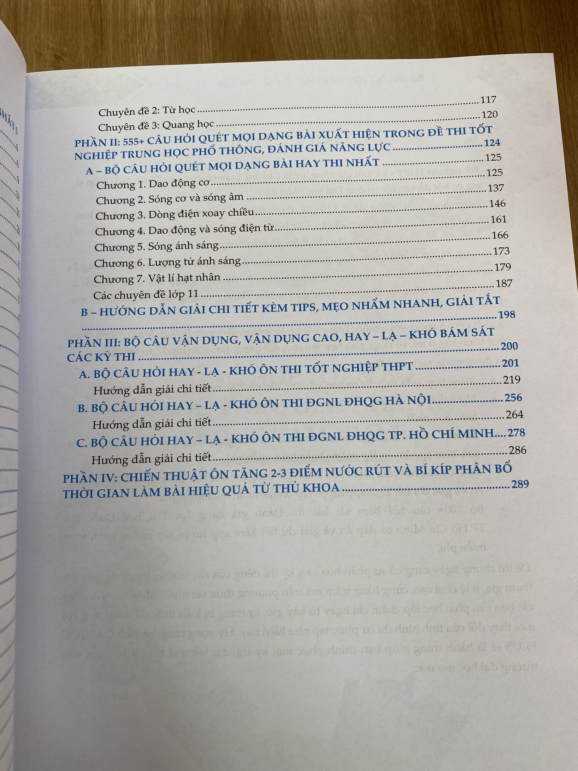 Sách-Combo 2 cuốn Cấp tốc Plus môn Lí, Anh (bản mới 2022) dùng ôn thi THPT, ĐGNL HN và HCM - Nhà sách Ôn luyện