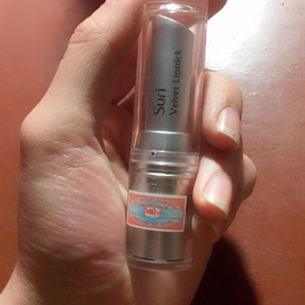 Son lì chuẩn màu lâu phai Suri Velvet Lipstick Hàn Quốc 3.7g No.106 Đỏ trầm tặng kèm móc khoá