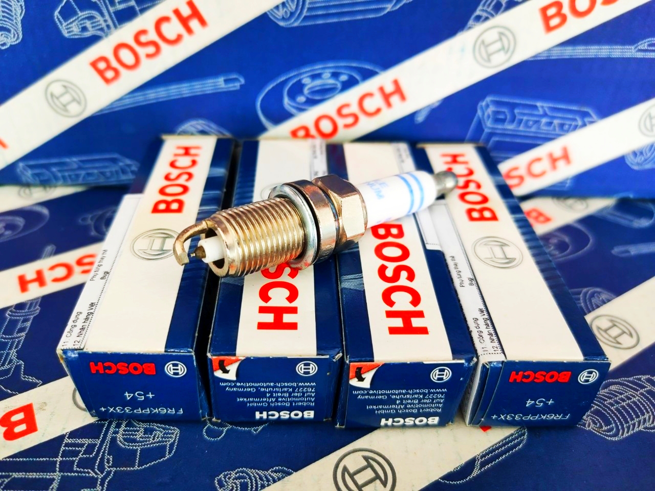 Bugi Bosch Chân Ngắn Tuýp 16 Ren 14 - Toyota Vios, Altis; Hyundai; Kia; Mitsubishi