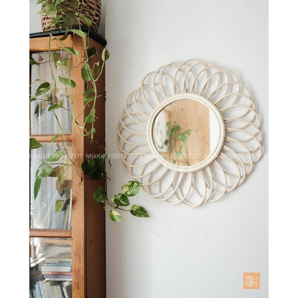 GƯƠNG MÂY HOA CÚC TRẮNG
