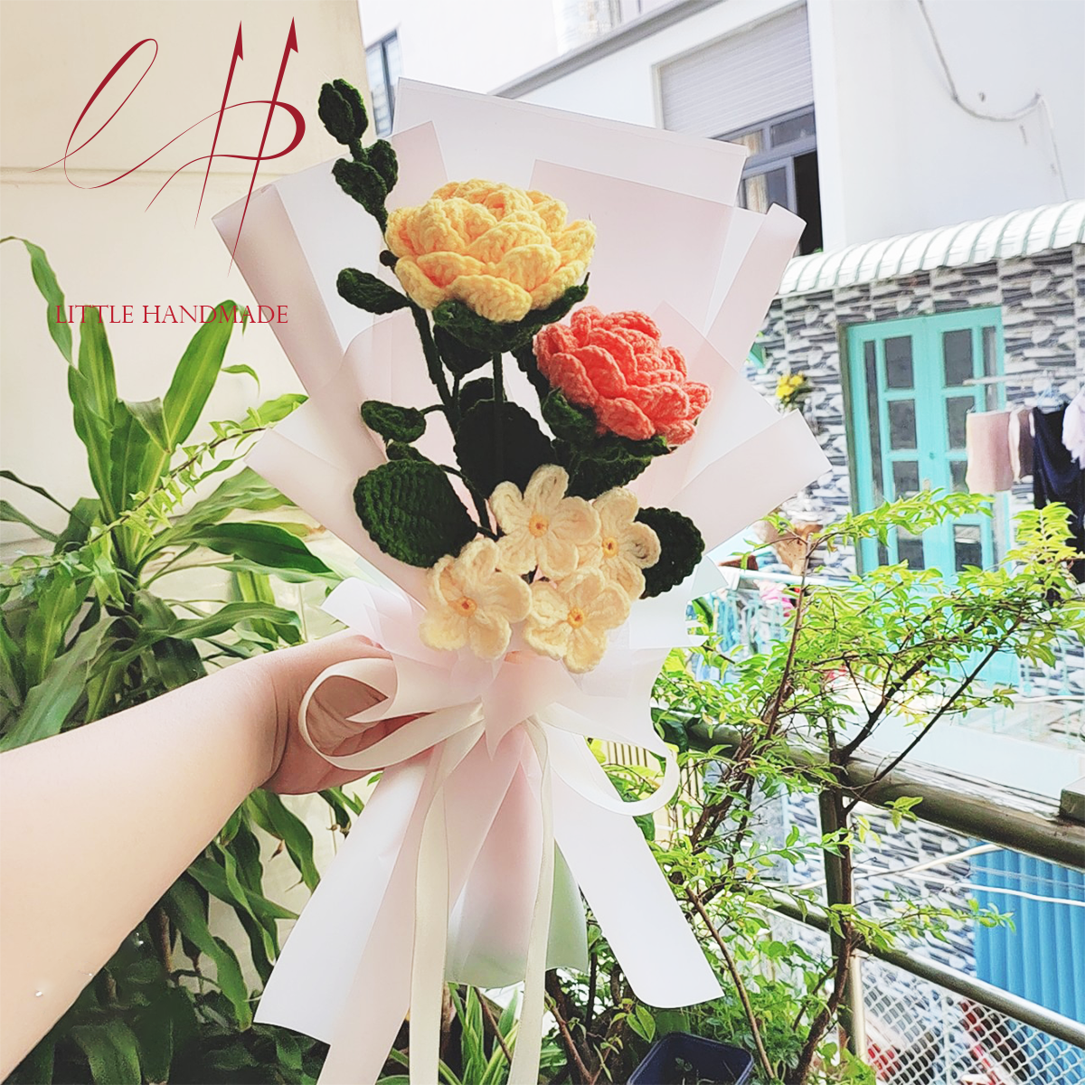 Quà tặng 2 hoa hồng và 4 lưu ly bằng len handmade