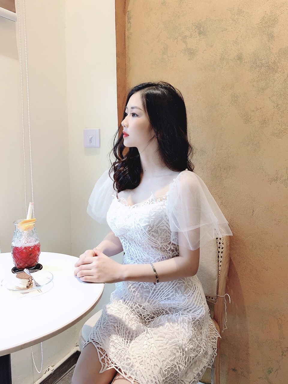 Đầm nữ thời trang dự tiệc cổ vuông chất vải ren hoa nổi cao cấp phối tay voan lưới cánh tiên màu trắng WHITE 17