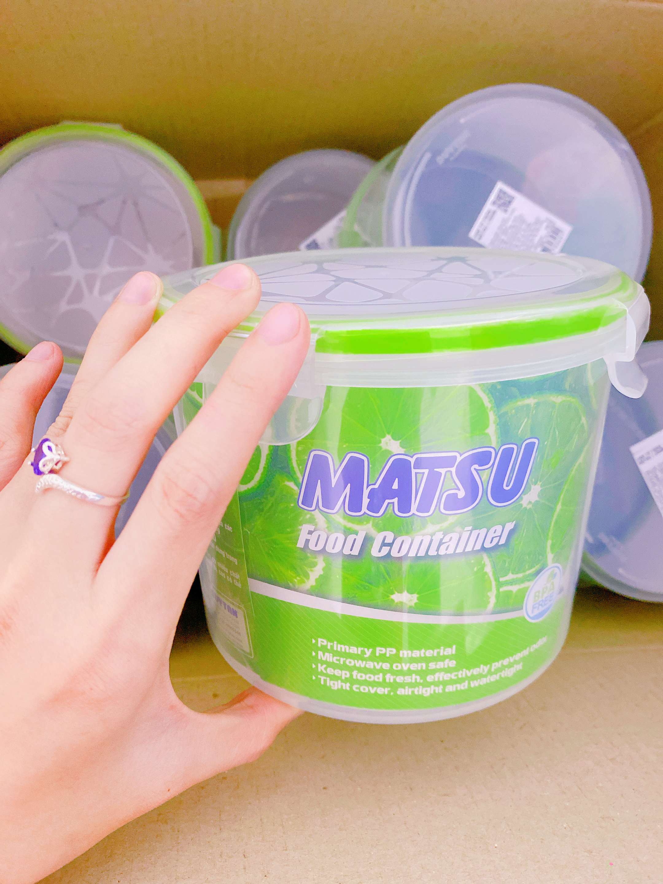 Hộp Nhựa Tròn MATSU 900ml Có Nắp Gài 4 Chấu Đựng Thực Phẩm Đồ Dùng Chắc Chắn