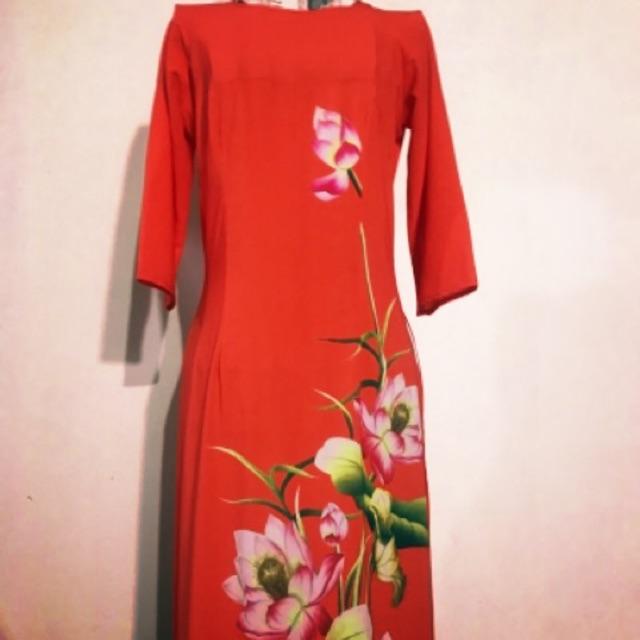 Áo dài đỏ hoa cuối