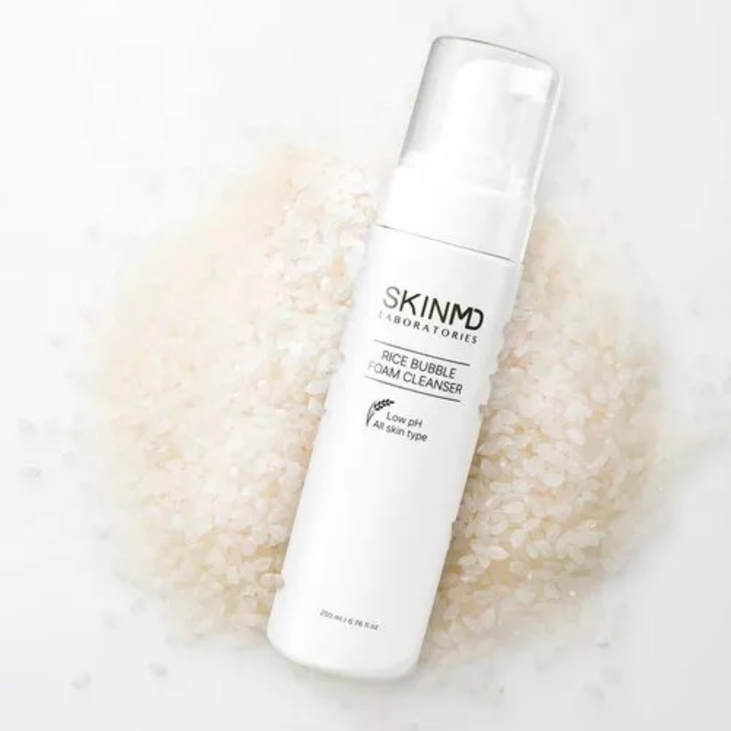 Sữa rửa mặt làm trắng da skinmd foam cleanser giảm sạm nám,làm sạch toàn diện và tẩy tế bào chết dịu nhẹ, cân bằng pH tự nhiên phù hợp với mọi loại da 200ml