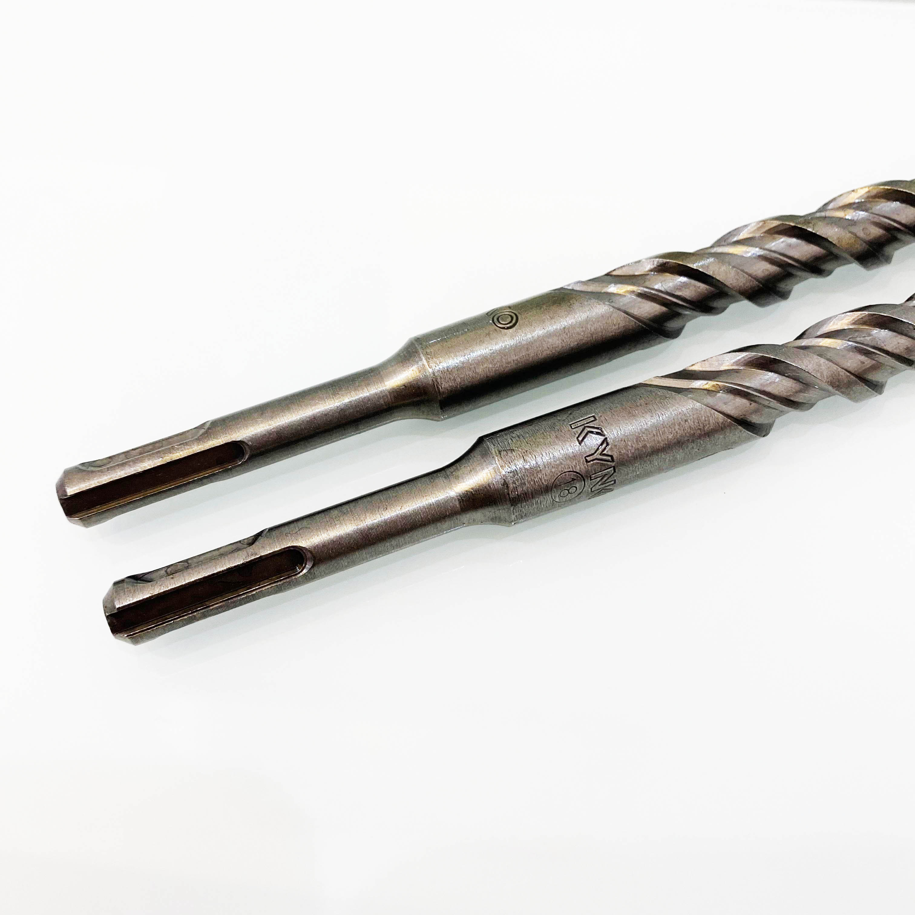 MŨI KHOAN BÊ TÔNG SDS ĐƯỜNG KÍNH PHI Ø18 DÀI 310MM XUYÊN TƯỜNG ĐẦU DẸT KYNKO MKBTXT-18310D