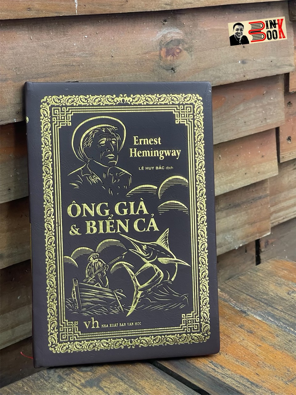 (Bìa da simili, bìa cứng – Tranh minh hoạ in màu – tác giả đoạt giải Giải Nobel Văn học 1954) ÔNG GIÀ VÀ BIỂN CẢ - E. Hemingway – Lê Huy Bắc dịch - Khang Việt Book – NXB Văn Học