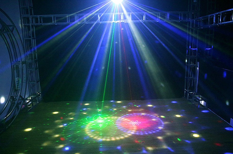 [GTP] ĐÈN ĐĨA BAY LED + LASER - CHUYÊN DÙNG TRONG PHÒNG TRÀ , HÁT VỚI NHAU , DISCO , PARTY .