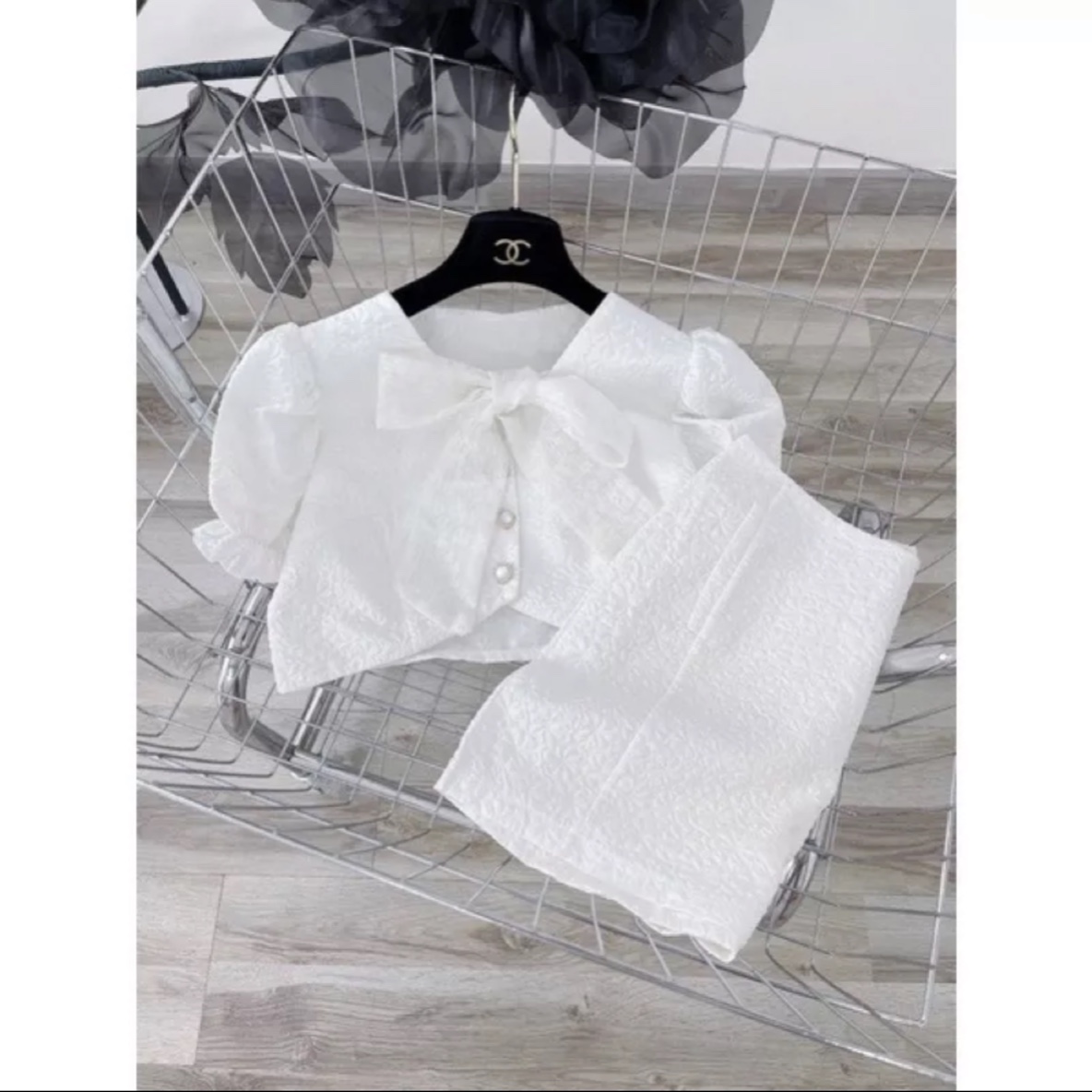 Sét Váy Xốp 2 Món Gồm Áo xốp buộc nơ cổ và chân váy có quần trong và chun lưng